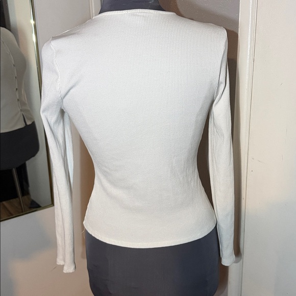 White Button-Up Ribbed Cardigan - Picture 4 of 8